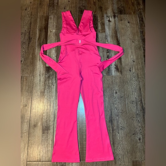 Free People Movement After Hours Jumpsuit in Festival Fuschia Size Small NWT - Picture 6 of 7